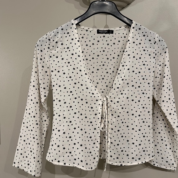 Nasty Gal Tops - Nasty gal star print tie front blouse​